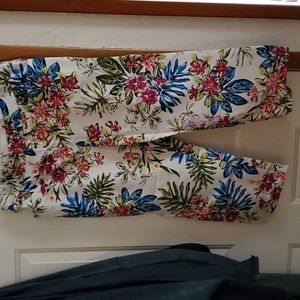 Large Capri Floral Mid-Rise Stretch